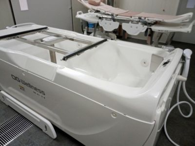 バリアフリー設計の浴槽