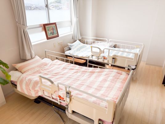 明るい二人部屋