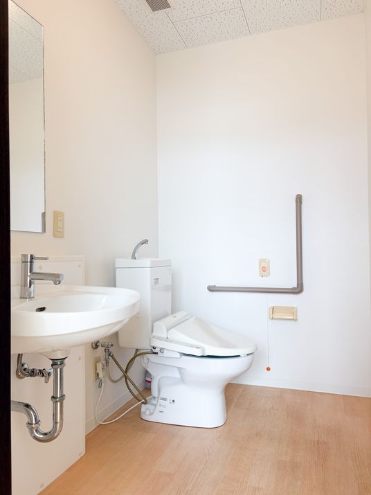 車椅子対応のトイレ