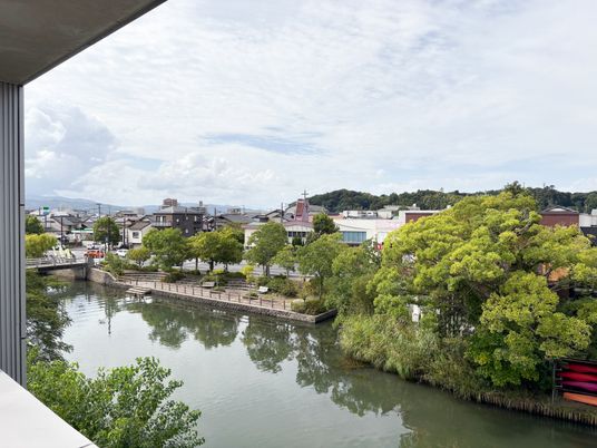 水辺の景色の庭