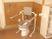 サムネイル 施設の写真 トイレの便器には、背もたれパッド付き可動式手すりが設置されている。安全に体勢が維持でき、移動にも安心である。