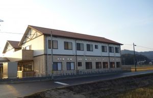 木造の二階建て建物外観