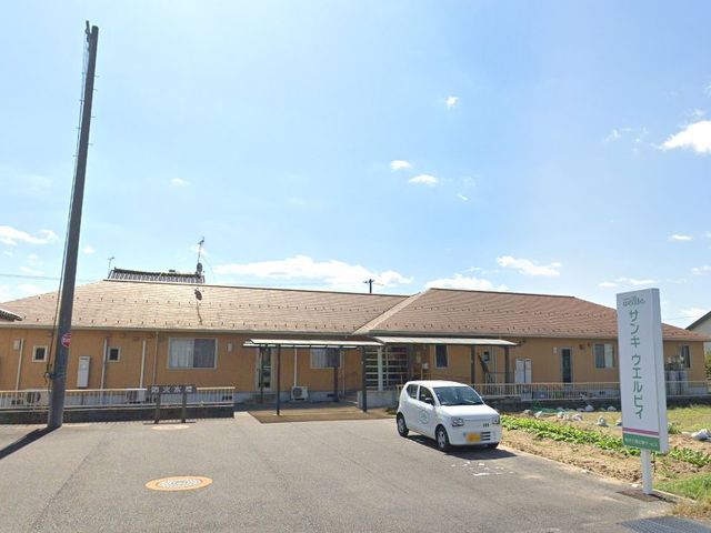 シンプルな建物外観 外観 落ち着いた雰囲気の施設は、静かな環境にあります。駐車場も完備されています。