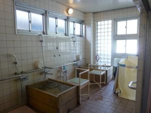 明るい浴室  