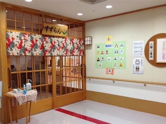 和風の出入口がある廊下  