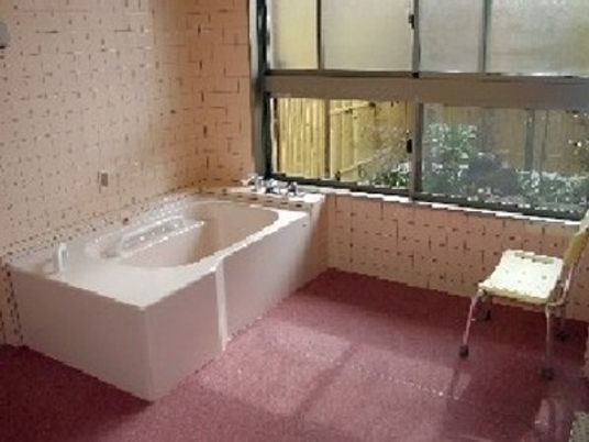 明るい浴室  