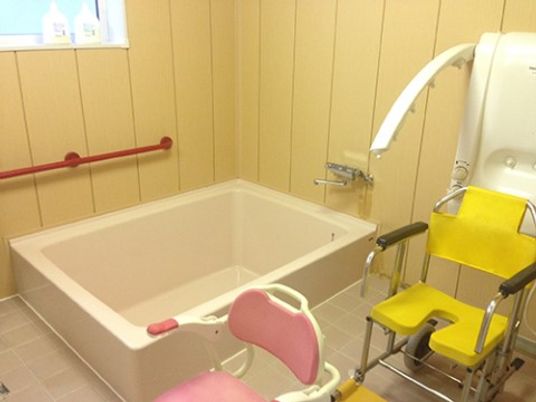 バリアフリーな浴室設備