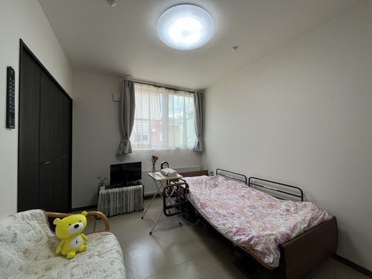 ゆったりとした個室の居室
