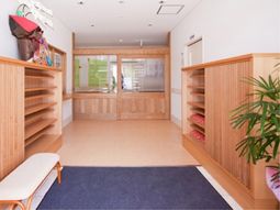 明るい廊下とインテリア