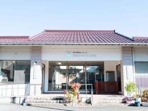 外観の正面玄関  