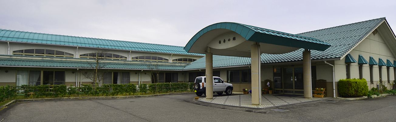 車寄せのある施設外観