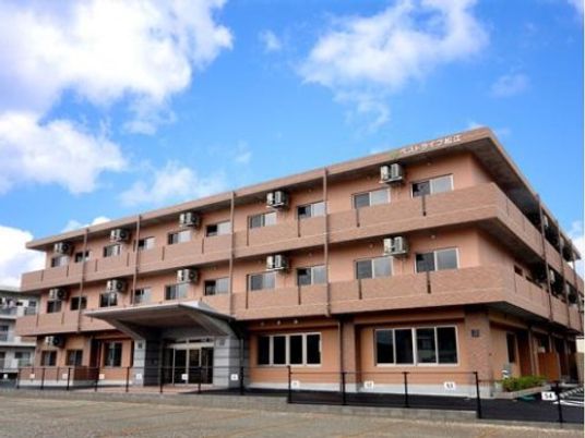 清潔感のある建物エントランス