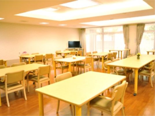 明るい食堂の風景