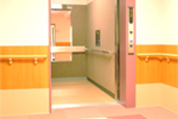 バリアフリー設計の廊下