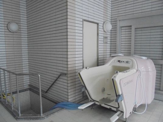 機能訓練室の浴槽  