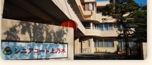 清潔感ある施設のエントランス
