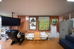 明るいリビング空間