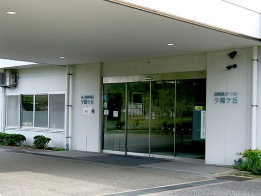施設の正面玄関  