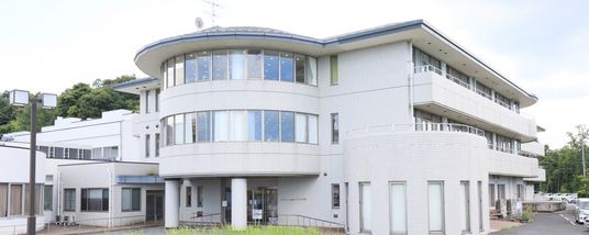立派な建物の外観
