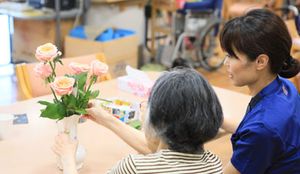 穏やかな会話が聞こえてきそうな交流風景