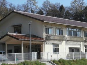自然に囲まれた外観