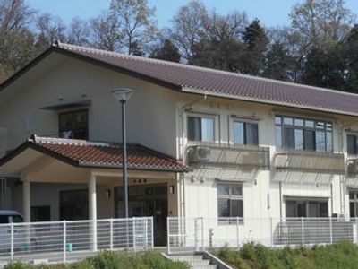 自然に囲まれた外観