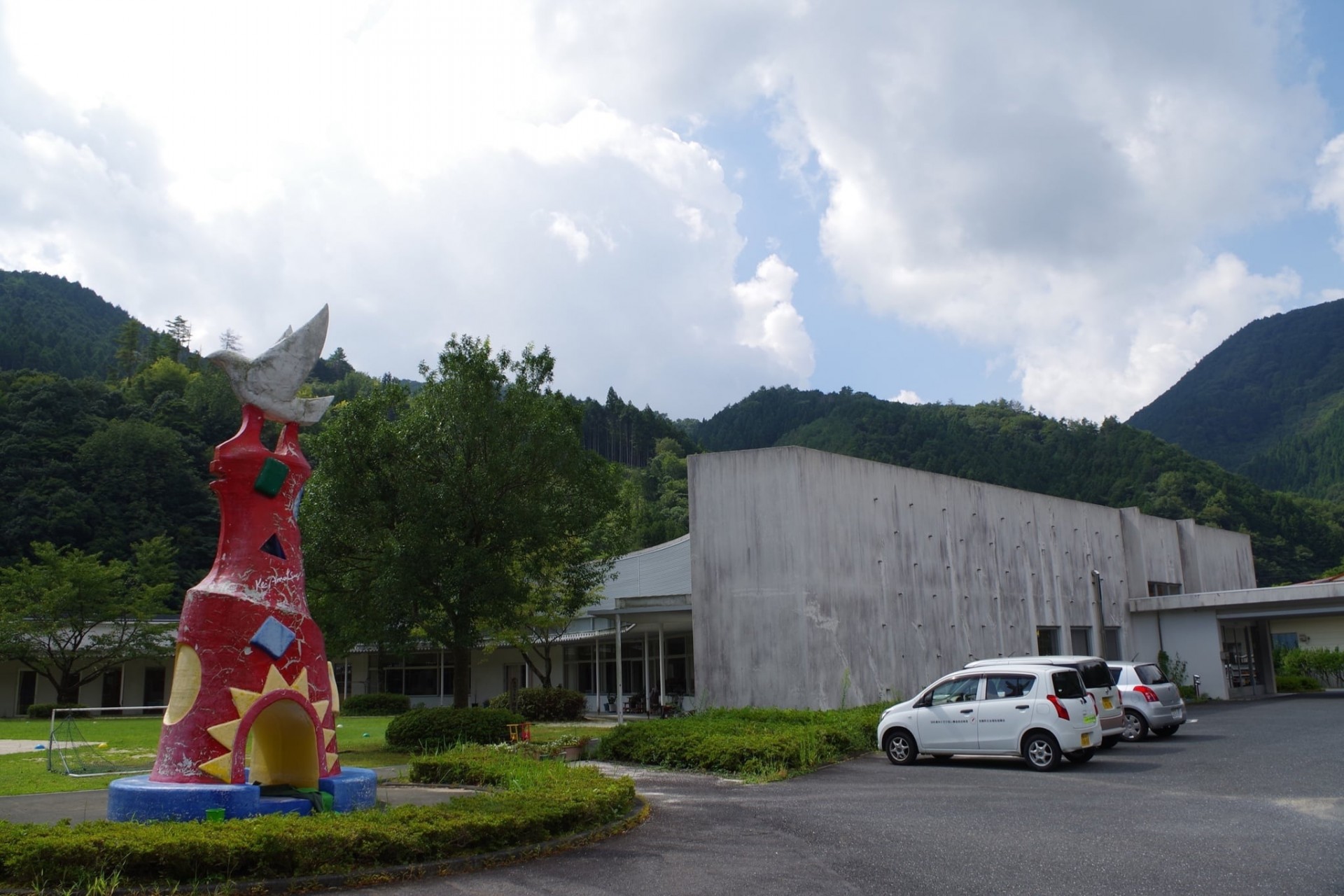 指定短期入所生活介護事業所とびのこ苑の外観
