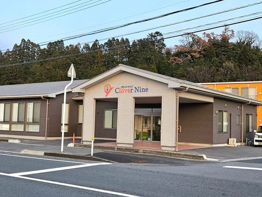 建物正面の外観  