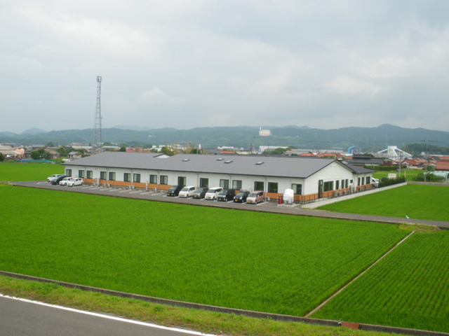 自然に囲まれた施設 外観 自然豊かな環境の中で、心地よいケアを提供するやりがいのある職場です。