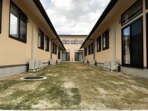 中庭の建物外観  