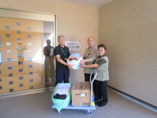 荷物を受け渡すエントランス  