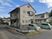 看板のある建物外観