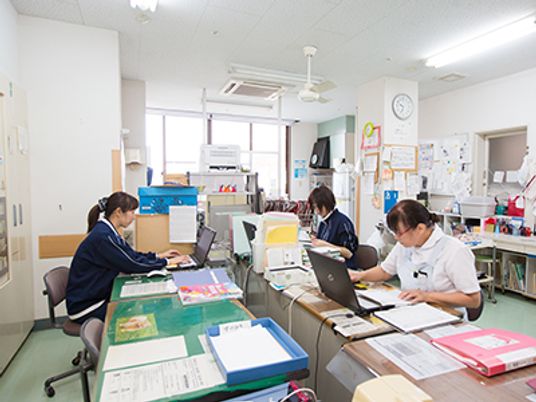 スタッフの執務スペース