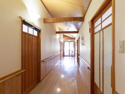 温かみのある廊下