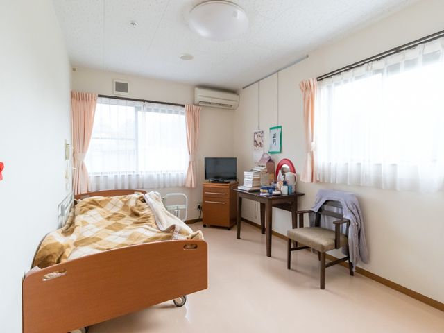 居心地の良い個室空間 居室 温もりを感じさせる個室で、日々の暮らしをゆったりとお過ごしいただける設計にしています。