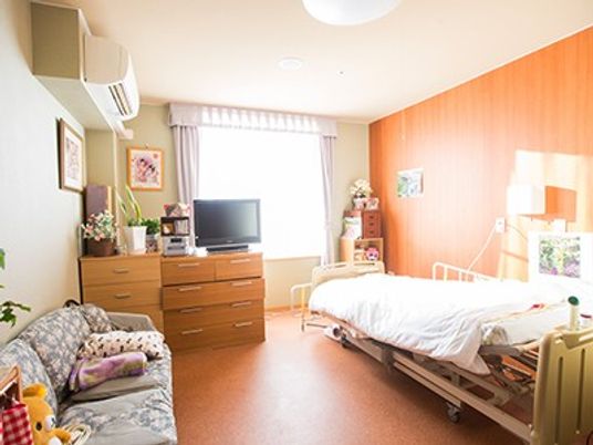 明るい個室の居室