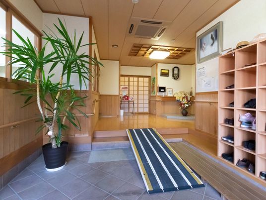 和風の落ち着いたエントランス