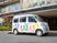 送迎車が停まる外観  