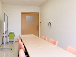 会議室の明るい空間