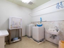 洗濯機と手洗い場