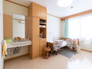 明るい個室の居室