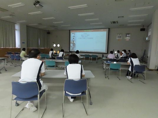 研修中の多目的室  