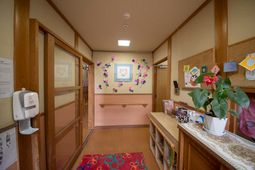 暖かみのある廊下の角度