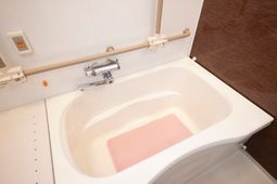 安全手すり付き浴槽