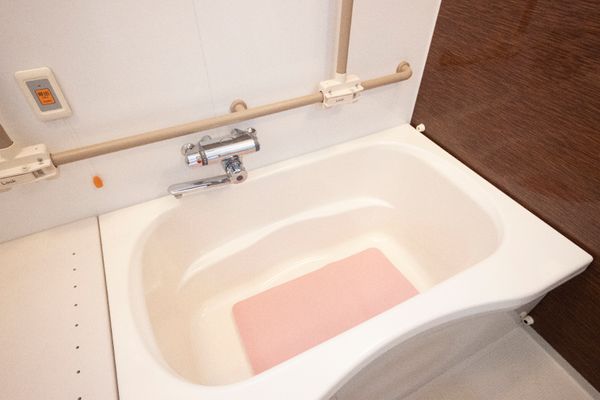 安全手すり付き浴槽