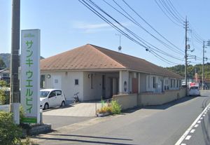 静かな街角の外観