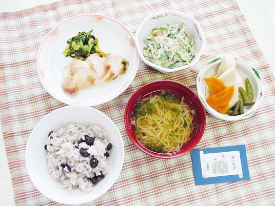 健康的な昼食の食事