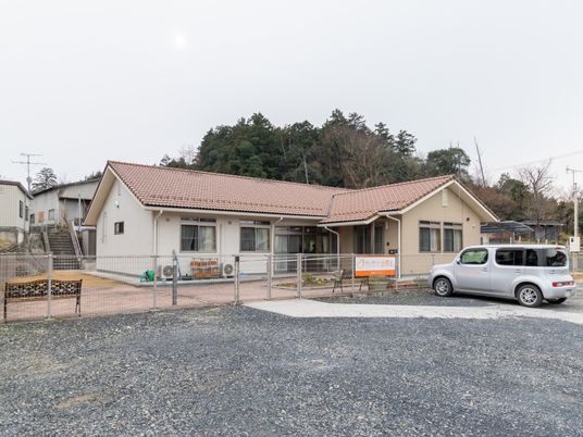 住宅風の建物外観