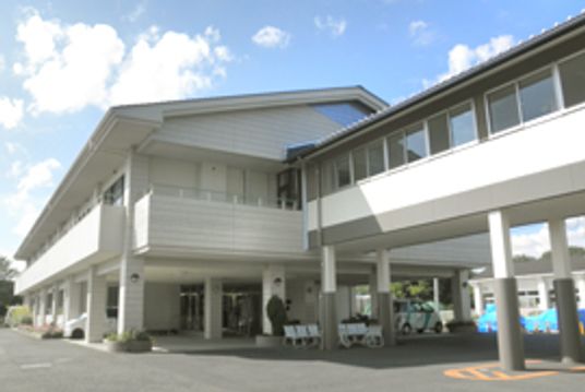 開放的な建物の外観