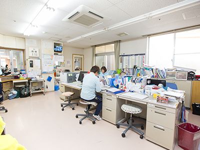 スタッフ作業中の部屋